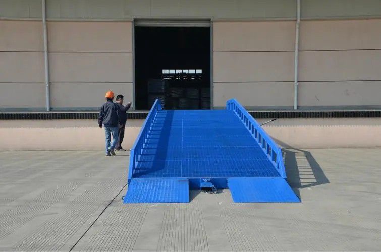 马尔森移动式液压登车桥